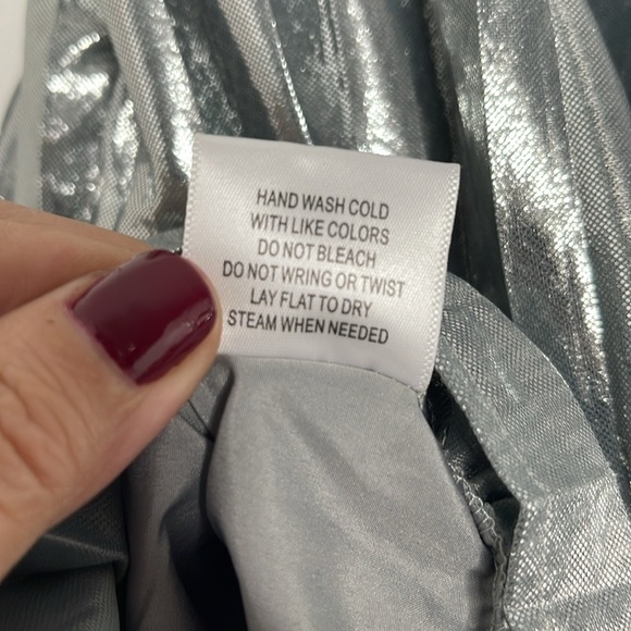 ModCloth Silver Metallic Pleated Tiered Skirt Size Large - Picture 7 of 7